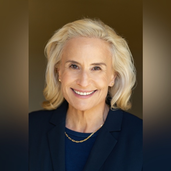 Meet your Posher, Elizabeth - Picture 1 of 6